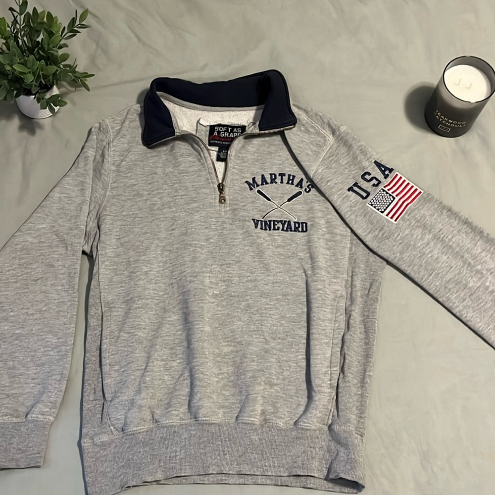 Lightly worn gray Martha’s Vineyard crewneck. Embroidered.